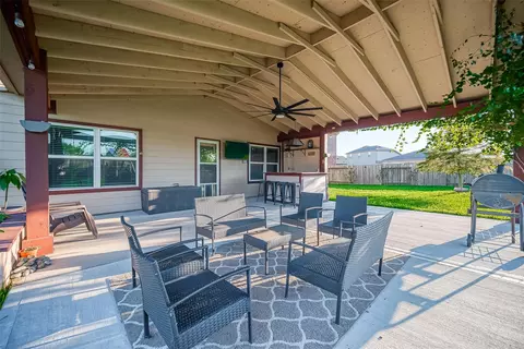Exterior - 346 Apache Field Ln, La Marque, TX 77568 photo 7 of 9