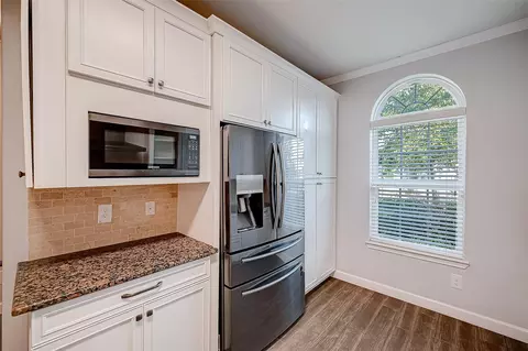 Kitchen - 346 Apache Field Ln, La Marque, TX 77568 photo 5 of 5