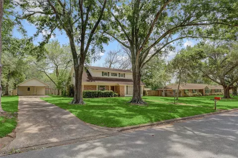 105 Ridgemont Dr, Alvin, TX 77511
