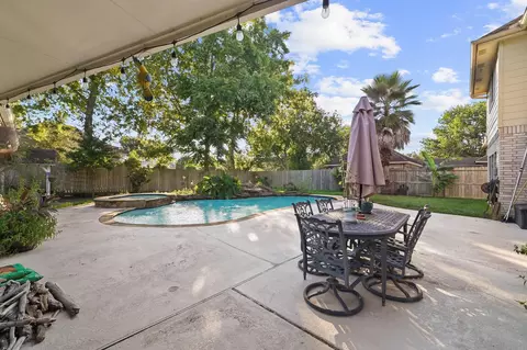1906 Blue Quail Dr, Friendswood, TX 77546