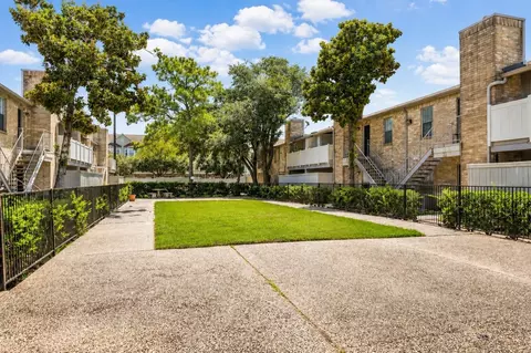 8243 Creekbend Dr #8243, Houston, TX 77071