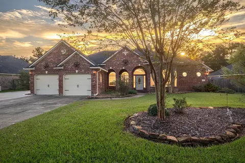 32510 Riverwood Dr, Magnolia, TX 77354