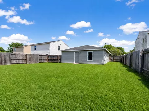 Exterior - 2029 6th St, Hempstead, TX 77445 photo 6 of 6