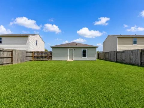 Exterior - 2029 6th St, Hempstead, TX 77445 photo 4 of 6