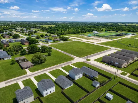 View/Area - 2029 6th St, Hempstead, TX 77445 photo 2 of 5