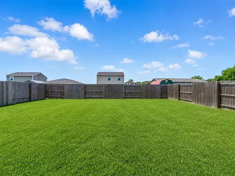 Exterior - 2029 6th St, Hempstead, TX 77445 photo 5 of 6