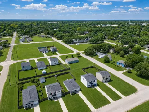 View/Area - 2029 6th St, Hempstead, TX 77445 photo 3 of 5