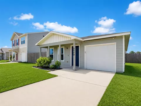 Exterior - 2029 6th St, Hempstead, TX 77445 photo 2 of 6