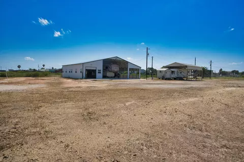 200 County Road 201, Sargent, TX 77414