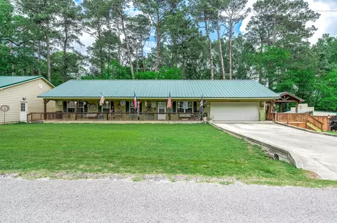 100 Magnolia Pl, Coldspring, TX 77331