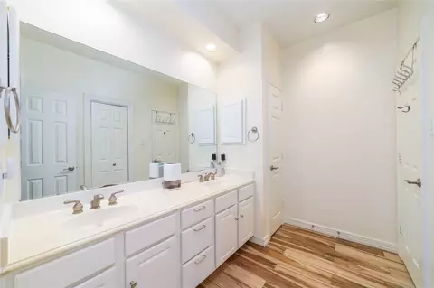 Bath - 24902 Millers Ln, Katy, TX 77493 photo 4 of 4