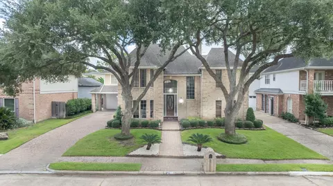 11926 Carriage Hill Dr, Houston, TX 77077