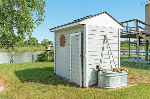 Exterior - 139 Bastrop Beach Rd, Angleton, TX 77515 photo 6 of 8