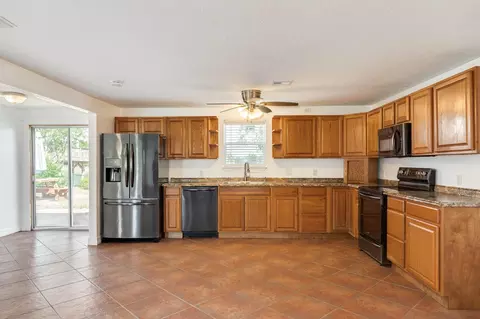 Kitchen - 139 Bastrop Beach Rd, Angleton, TX 77515 photo 1 of 2
