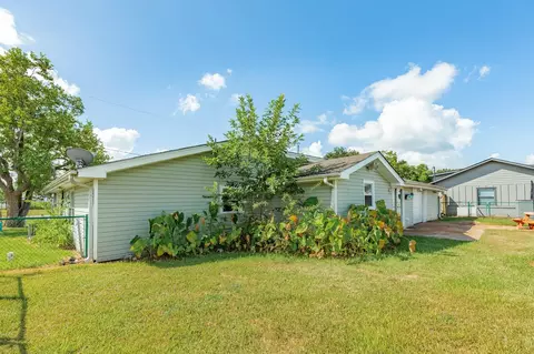 Exterior - 139 Bastrop Beach Rd, Angleton, TX 77515 photo 7 of 8