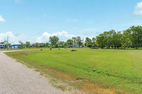 Exterior - 139 Bastrop Beach Rd, Angleton, TX 77515 photo 8 of 8
