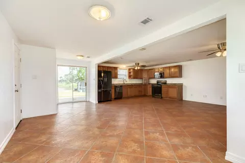 Living - 139 Bastrop Beach Rd, Angleton, TX 77515 photo 1 of 4