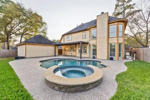 24622 Okehampton Dr, Tomball, TX 77375