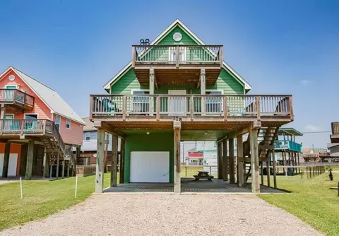 118 Point Lafitte Ct, Surfside Beach, TX 77541