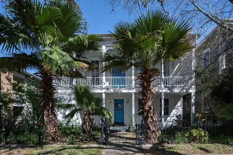2622 Ursuline St, Galveston, TX 77550