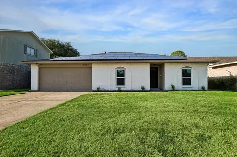 9807 Sparrow St, La Porte, TX 77571