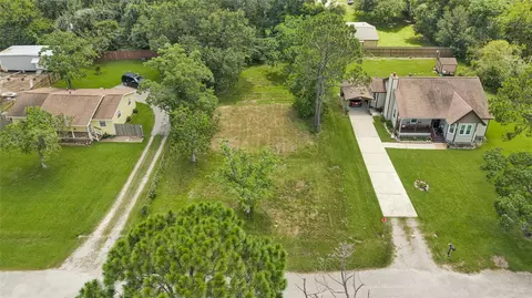 6519 Pinecrest Dr, Hitchcock, TX 77563