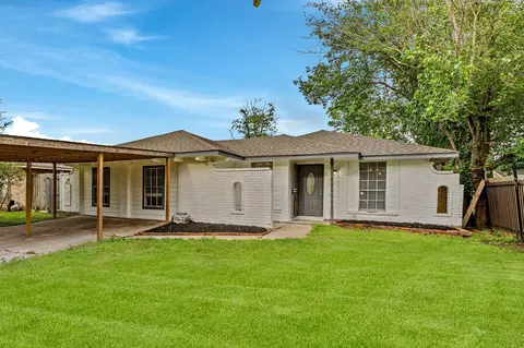 8834 Brackley Ln, Houston, TX 77088