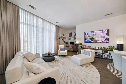4521 San Felipe St #1304, Houston, TX 77027
