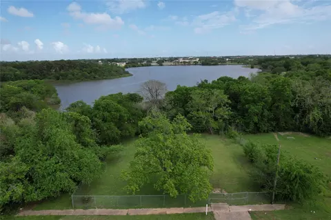 206 Avenue L, Baytown, TX 77520