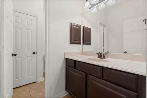 Bath - 638 Spring Forest Ct, Conroe, TX 77302 photo 2 of 3