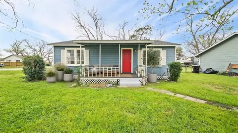234 E Texas St, Brazoria, TX 77422