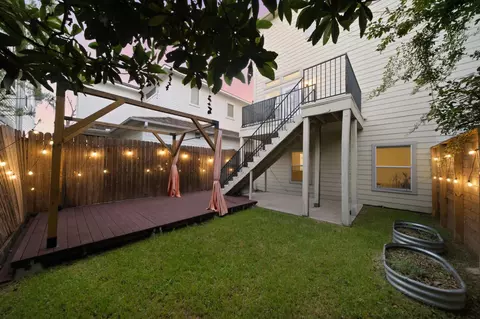 907 Lawrence St, Houston, TX 77008