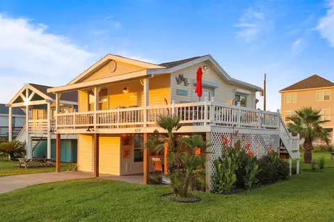 4119 Surf Dr, Galveston, TX 77554