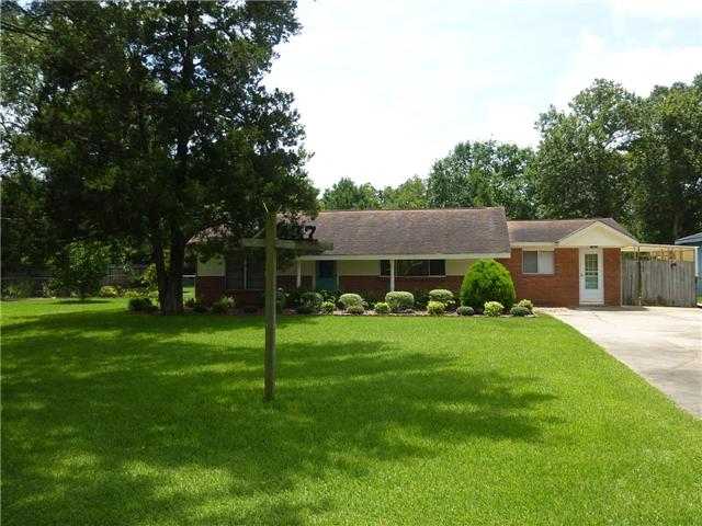 137 Lostrocco St, Angleton, TX 77515 photo 1