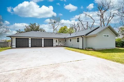 204 Dyer Ave, Baytown, TX 77520