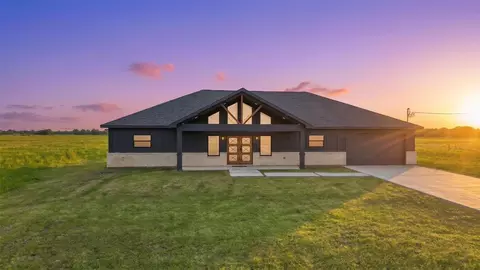 619 Chuckwagon Trl, Angleton, TX 77515
