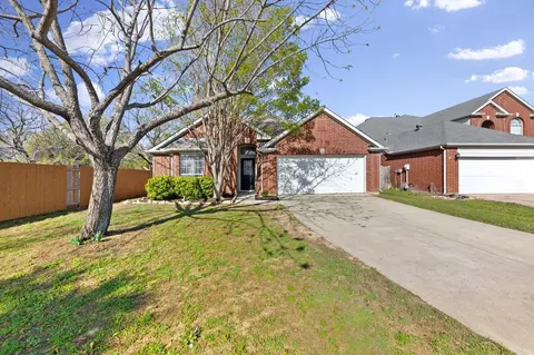 814 Lake Bluff Dr, Lake Dallas, TX 75065