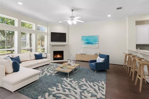 24 Tassia Ln, Houston, TX 77058