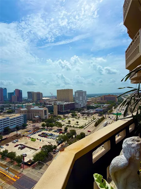 2016 Main St #1807, Houston, TX 77002