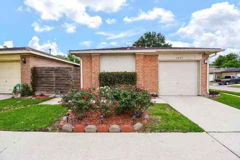 7802 Greenedge Dr, Houston, TX 77040