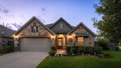 2204 Golden Laurel Dr, Conroe, TX 77304