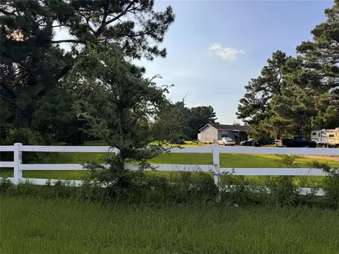 21269 Bracewell Rd, Bedias, TX 77831
