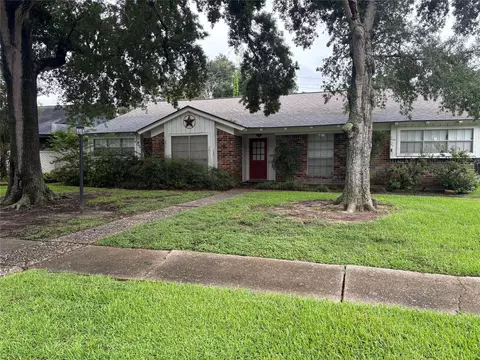 534 Bayview Dr, El Lago, TX 77586