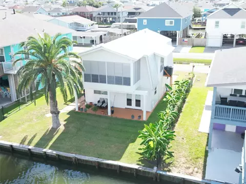 88 Tarpon St, Bayou Vista, TX 77563