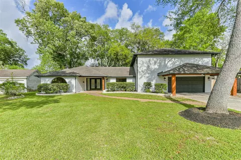 18610 Martinique Dr, Houston, TX 77058