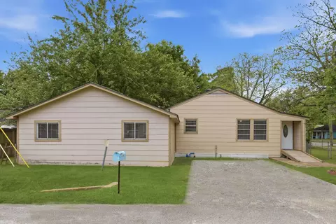 1109 E Walker St, League City, TX 77573