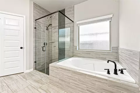Bath - 7726 Wrightwood Dr, Pasadena, TX 77505 photo 2 of 5