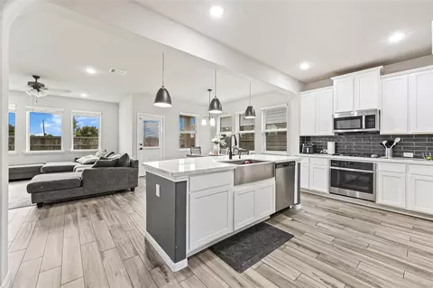 Kitchen - 7726 Wrightwood Dr, Pasadena, TX 77505 photo 1 of 2
