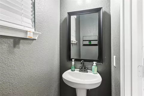 Bath - 7726 Wrightwood Dr, Pasadena, TX 77505 photo 1 of 5