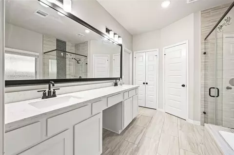 Bath - 7726 Wrightwood Dr, Pasadena, TX 77505 photo 3 of 5